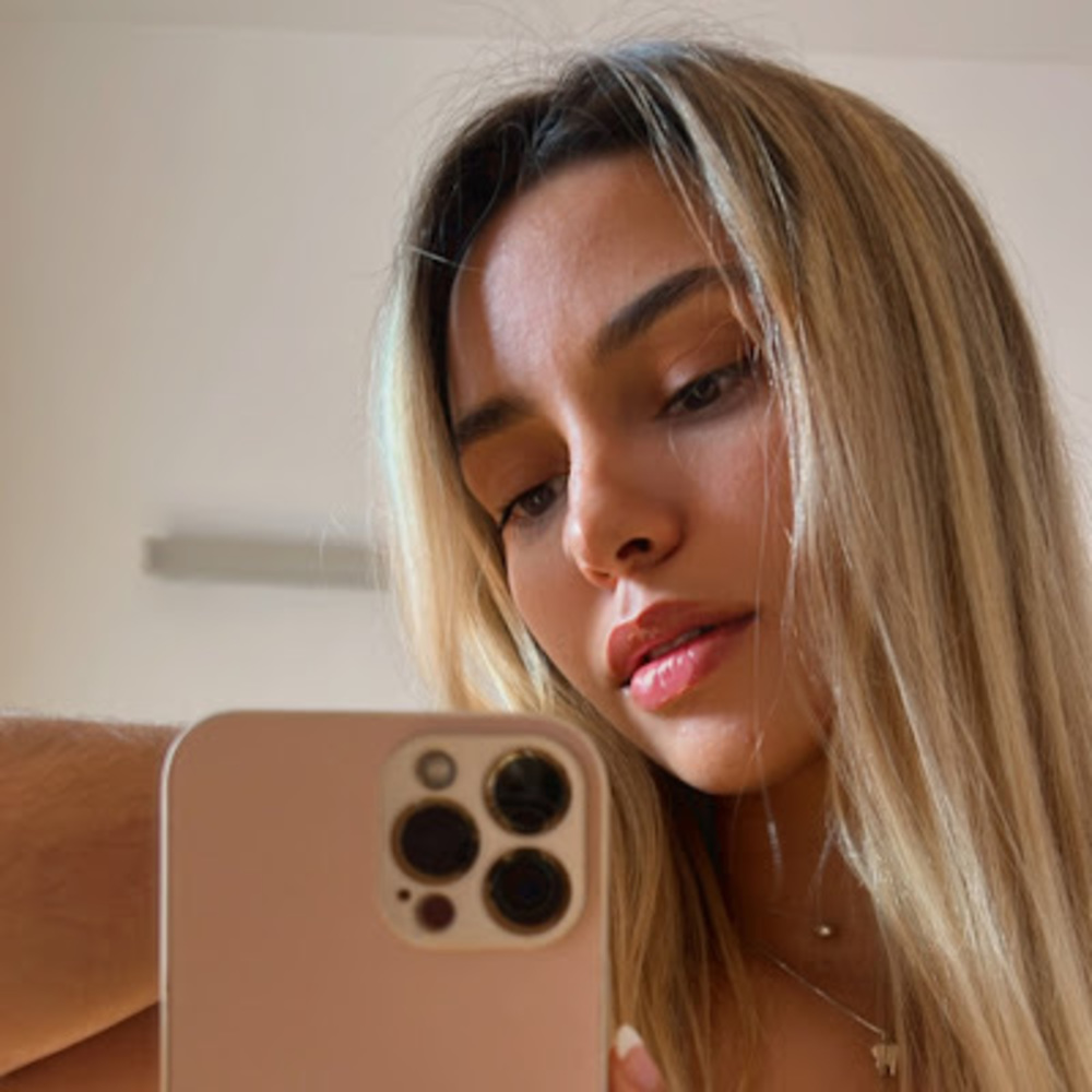 Meet your Posher, Claudia
